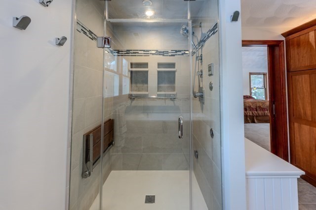 29 Stoneybrook Circle Andover, MA 01810 - Photo 30 of 41 a bathroom with a tub and shower