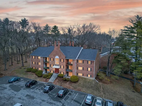 $269,900 | 3 Louisburg Square, Unit 1, Nashua, NH 03060