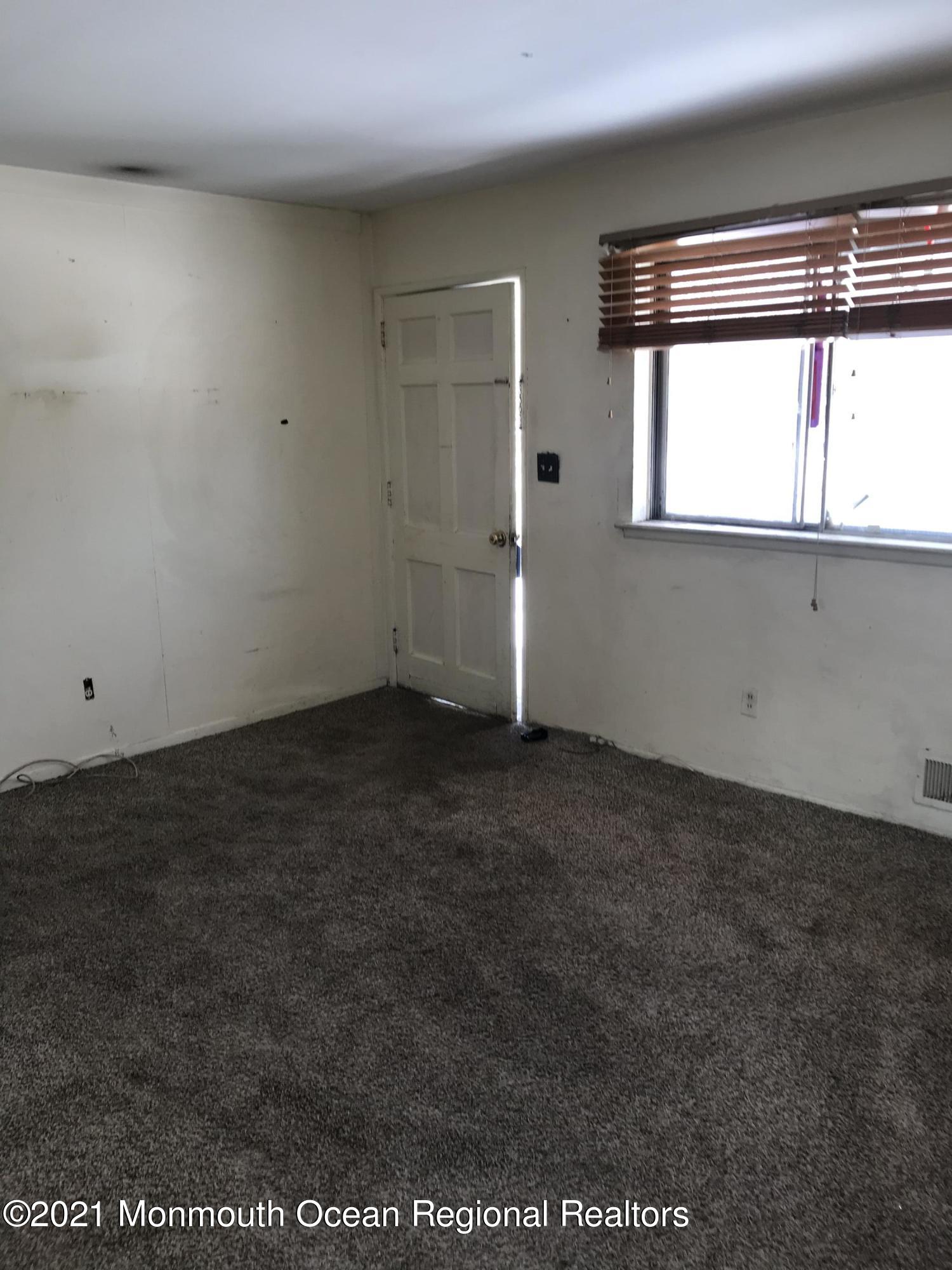 286 Chambersbridge Road Brick, NJ 08723 - Photo 5 of 17 5D335792-E627-4922-926D-CE5812F0CE41