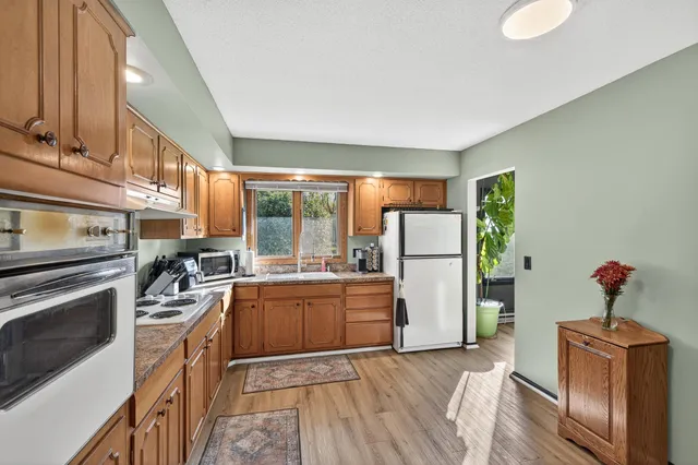 $360,000 | 2001 Woods Lane, Burnsville, MN 55337