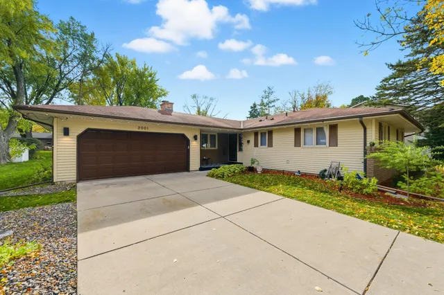 $360,000 | 2001 Woods Lane, Burnsville, MN 55337