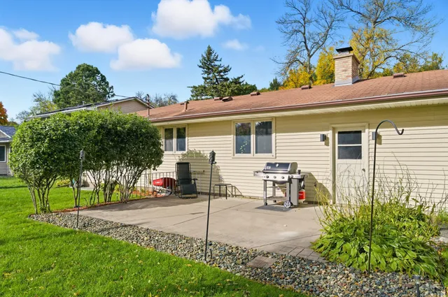 $360,000 | 2001 Woods Lane, Burnsville, MN 55337