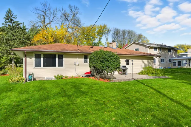 $360,000 | 2001 Woods Lane, Burnsville, MN 55337