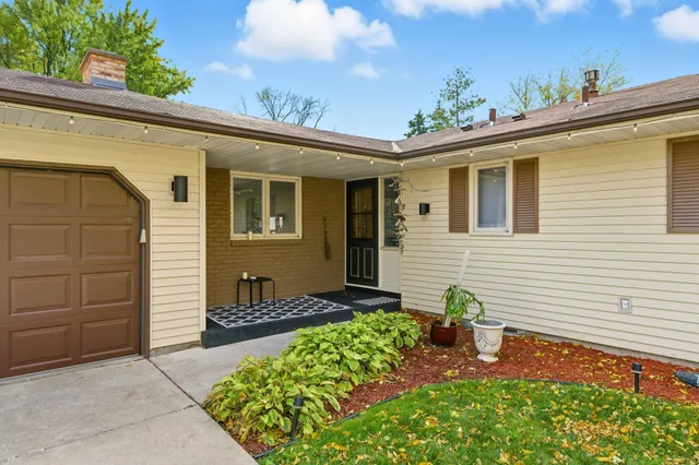 $360,000 | 2001 Woods Lane, Burnsville, MN 55337