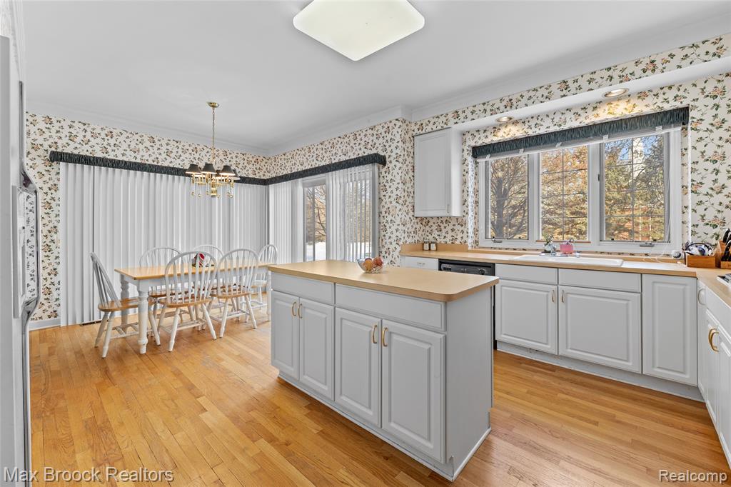 41450 Mission Lane Novi, MI 48167 - Photo 8 of 44