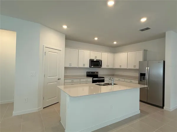 $2,400 | 3915 Big Sky Drive, Spring Hill, FL 34604