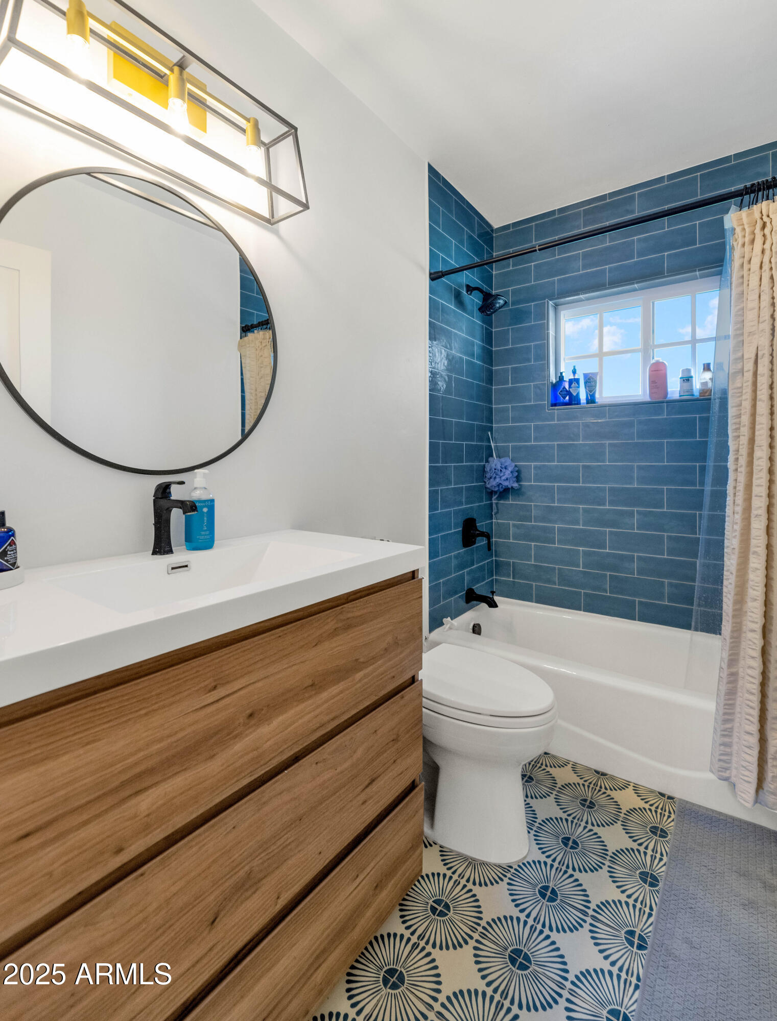 4549 East Campbell Avenue Phoenix, AZ 85018 - Photo 14 of 19 a bathroom with a toilet a sink and bathtub