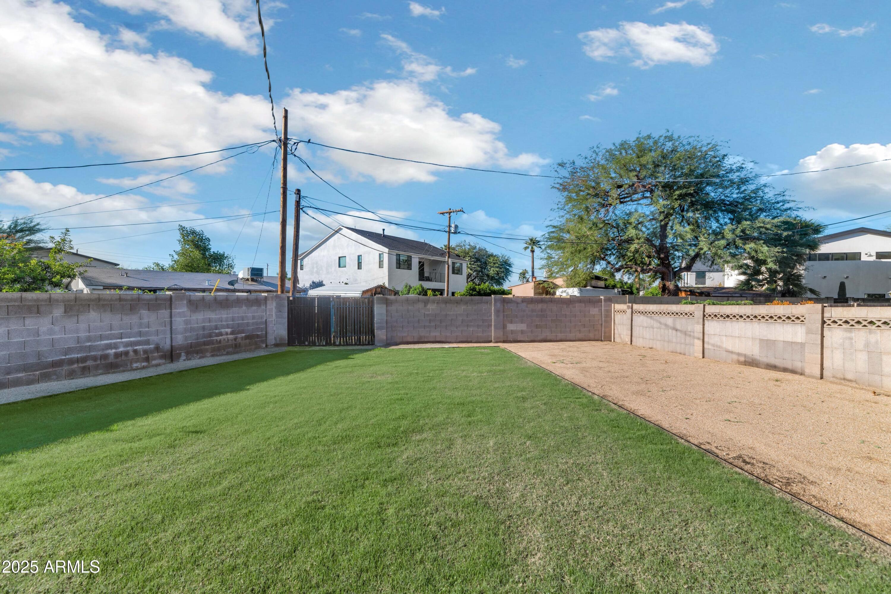 4549 East Campbell Avenue Phoenix, AZ 85018 - Photo 18 of 19 a view of a garden from a roof deck