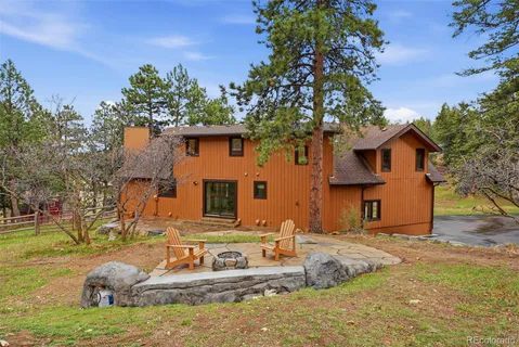a house view with a backyard space
