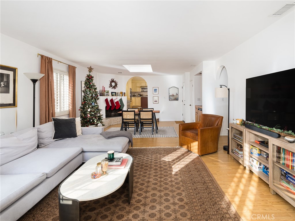 623 East Grand Avenue El Segundo, CA 90245 - Photo 4 of 23