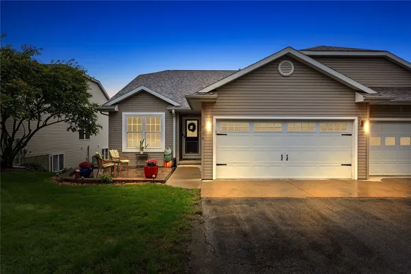 $342,500 | 943 Willow Lane, Unit B, Lisbon, IA 52253