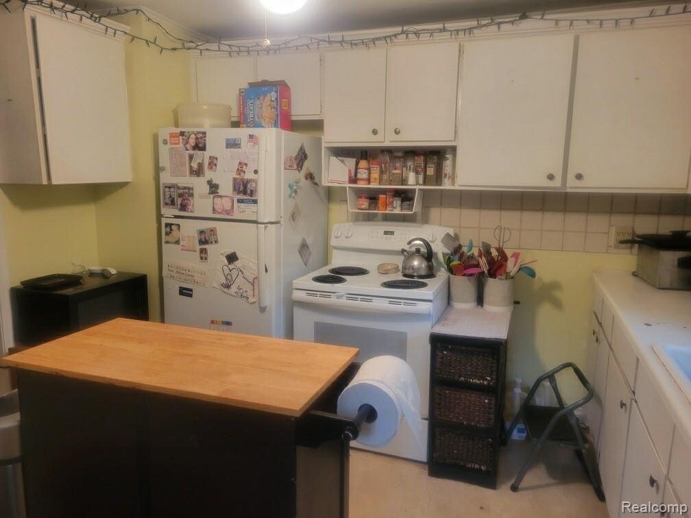 8545 Crosby Lake Road Clarkston, MI 48346 - Photo 12 of 24 crosby kitchen 2.JPG