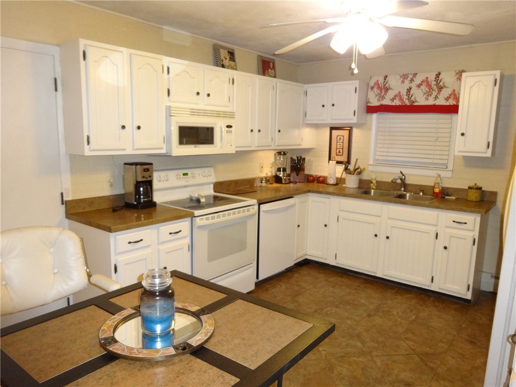 8 Stephen Hopkins Road Scituate, RI 02825 - Photo 3 of 40