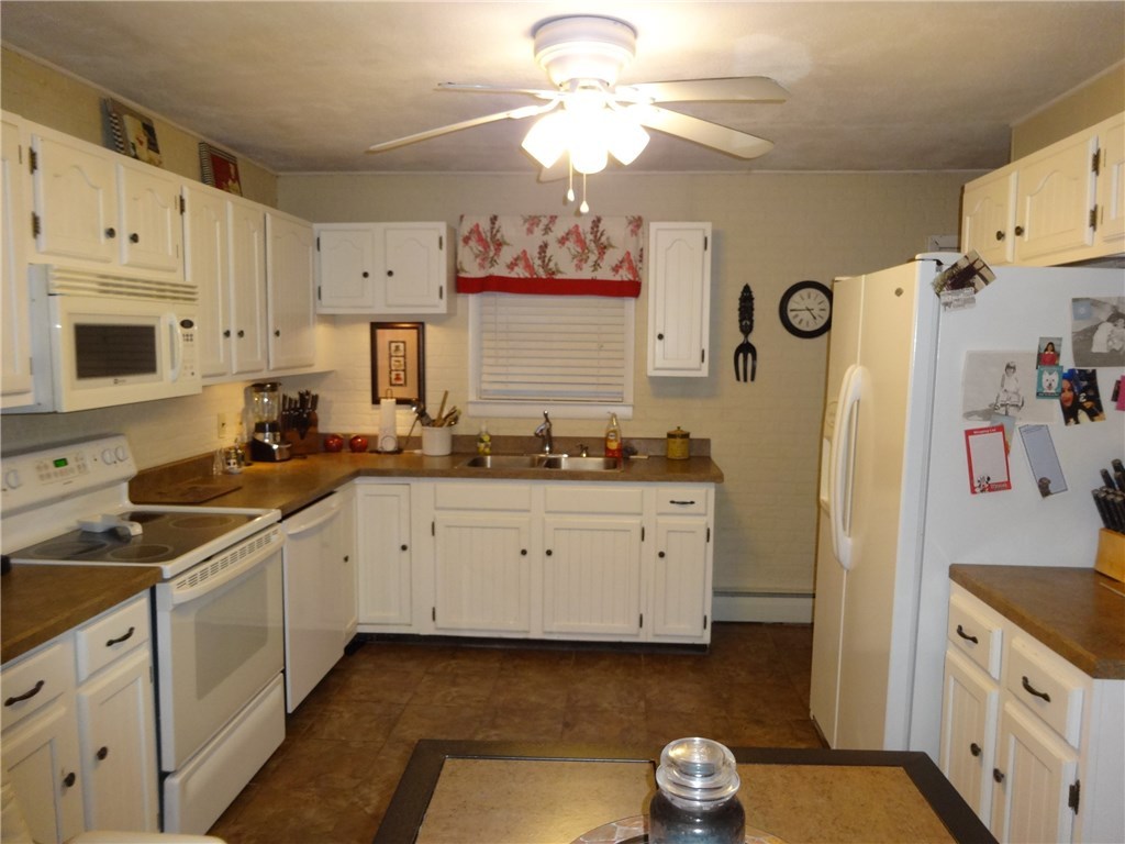 8 Stephen Hopkins Road Scituate, RI 02825 - Photo 4 of 40