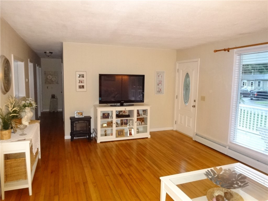 8 Stephen Hopkins Road Scituate, RI 02825 - Photo 8 of 40