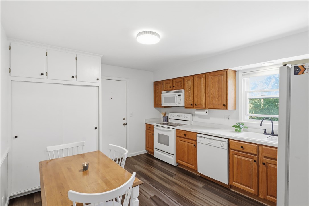 32 Traymore Road Irondequoit, NY 14609 - Photo 8 of 34