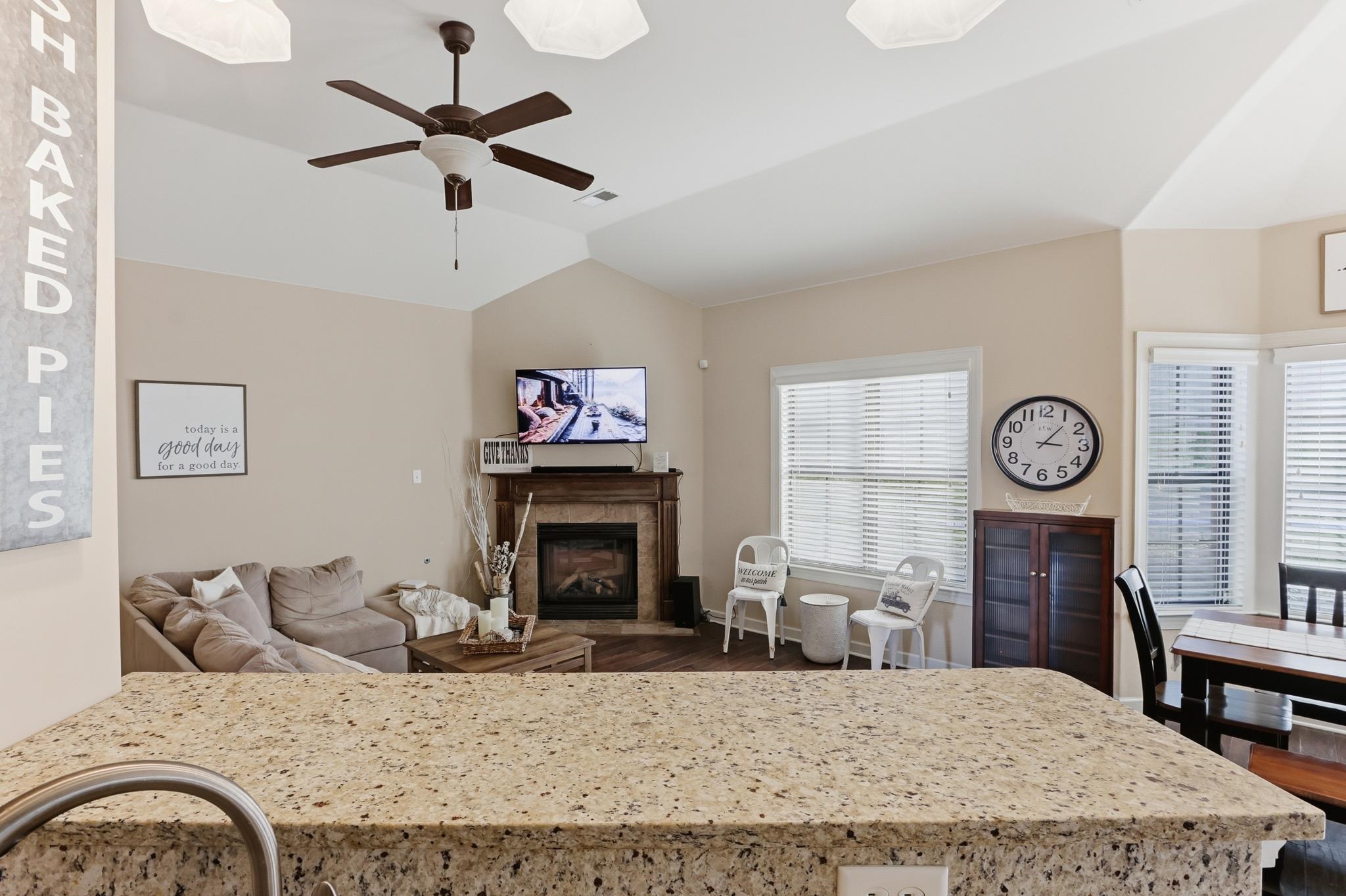 8285 Fletcher Ridge Lane Bartlett, TN 38133 - Photo 3 of 32