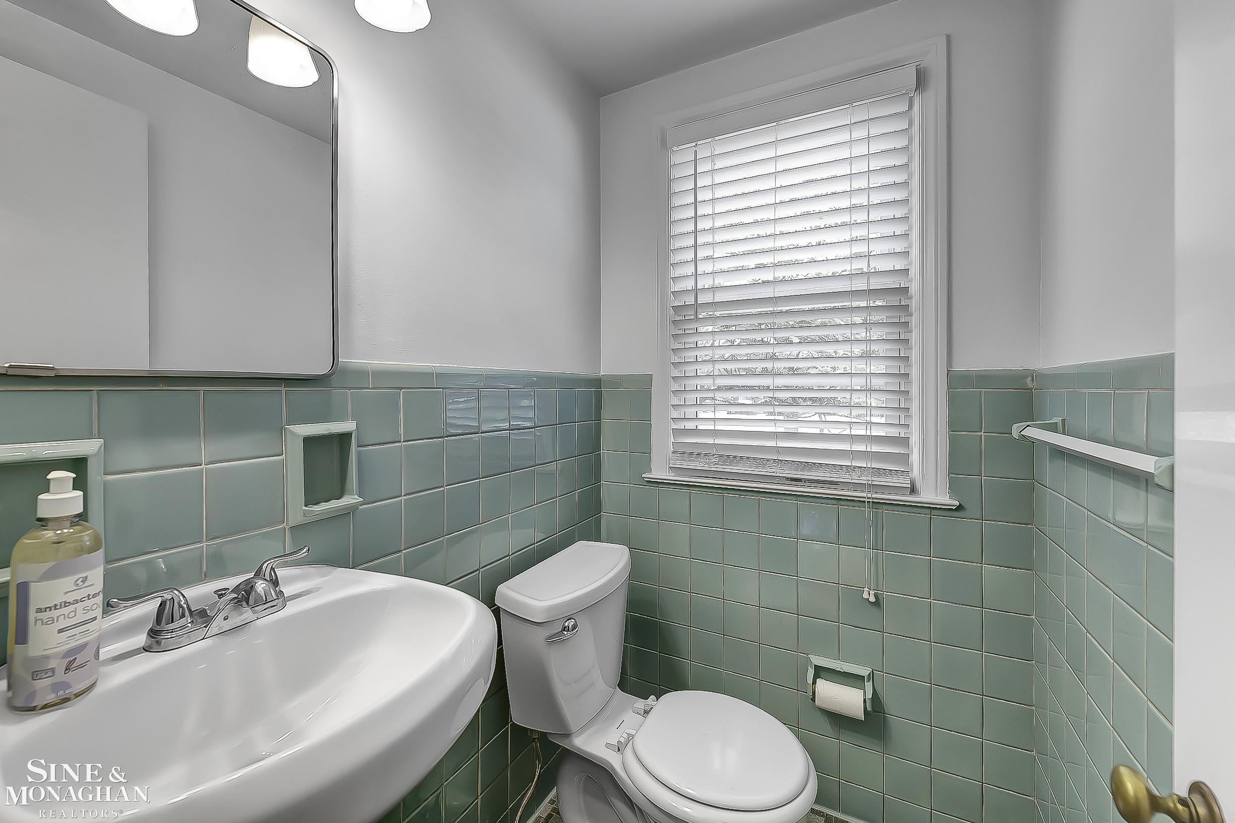 814 Harcourt Road Grosse Pointe Park, MI 48230 - Photo 13 of 70