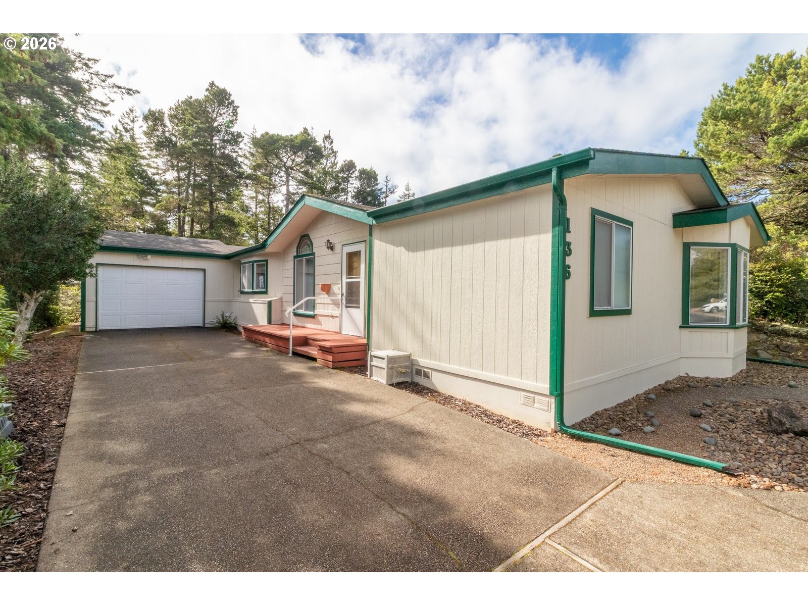 136 43rd Way Florence, OR 97439 - Photo 1 of 36
