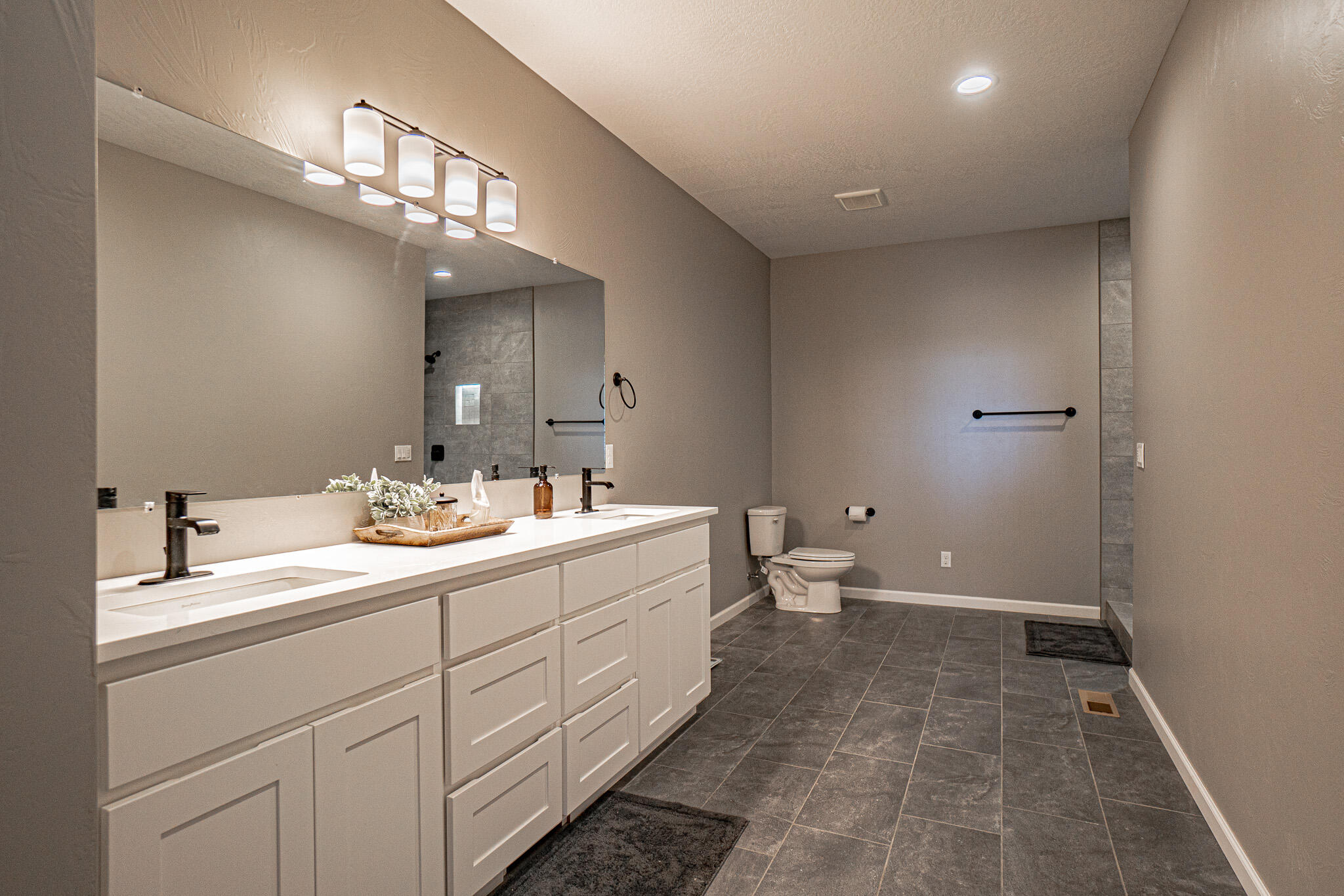 3808 Willow Springs Road Central Point, OR 97502 - Photo 16 of 27 DSC06487-HDR