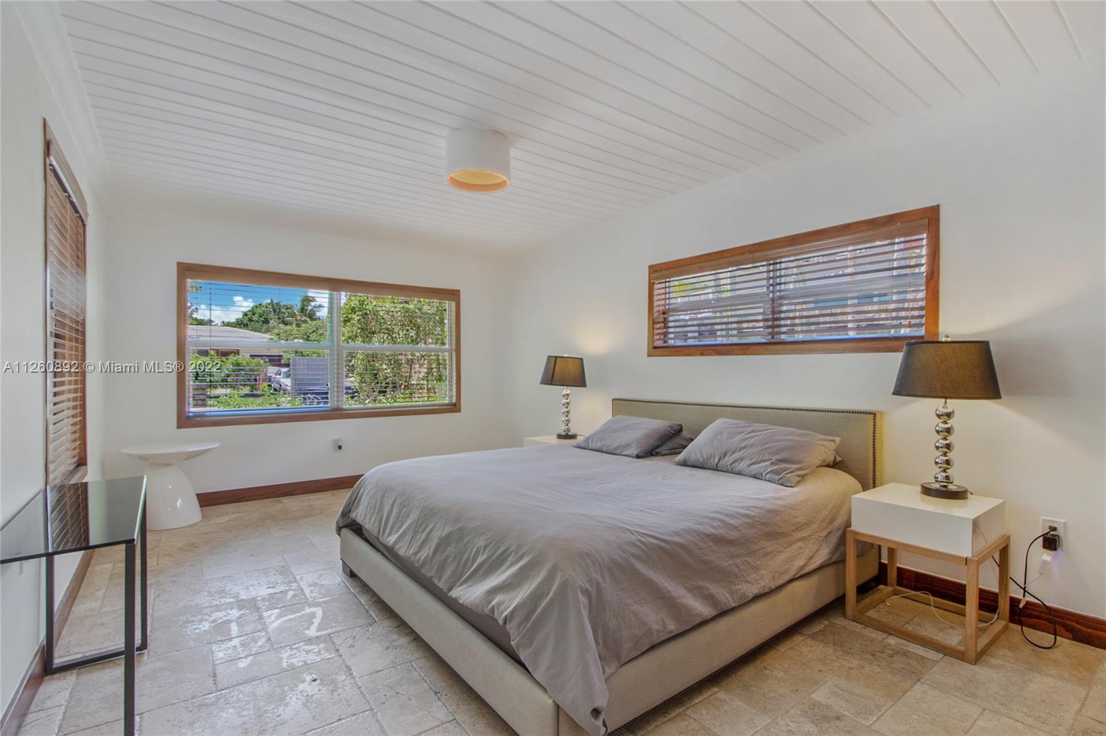 1525 Cleveland Road Miami Beach, FL 33141 - Photo 13 of 24