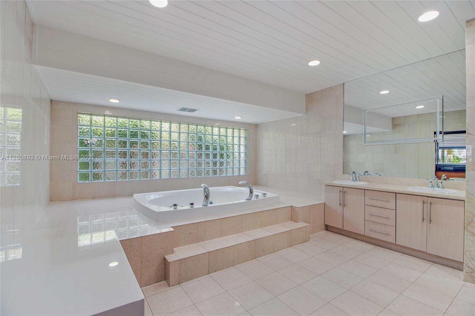 1525 Cleveland Road Miami Beach, FL 33141 - Photo 21 of 24