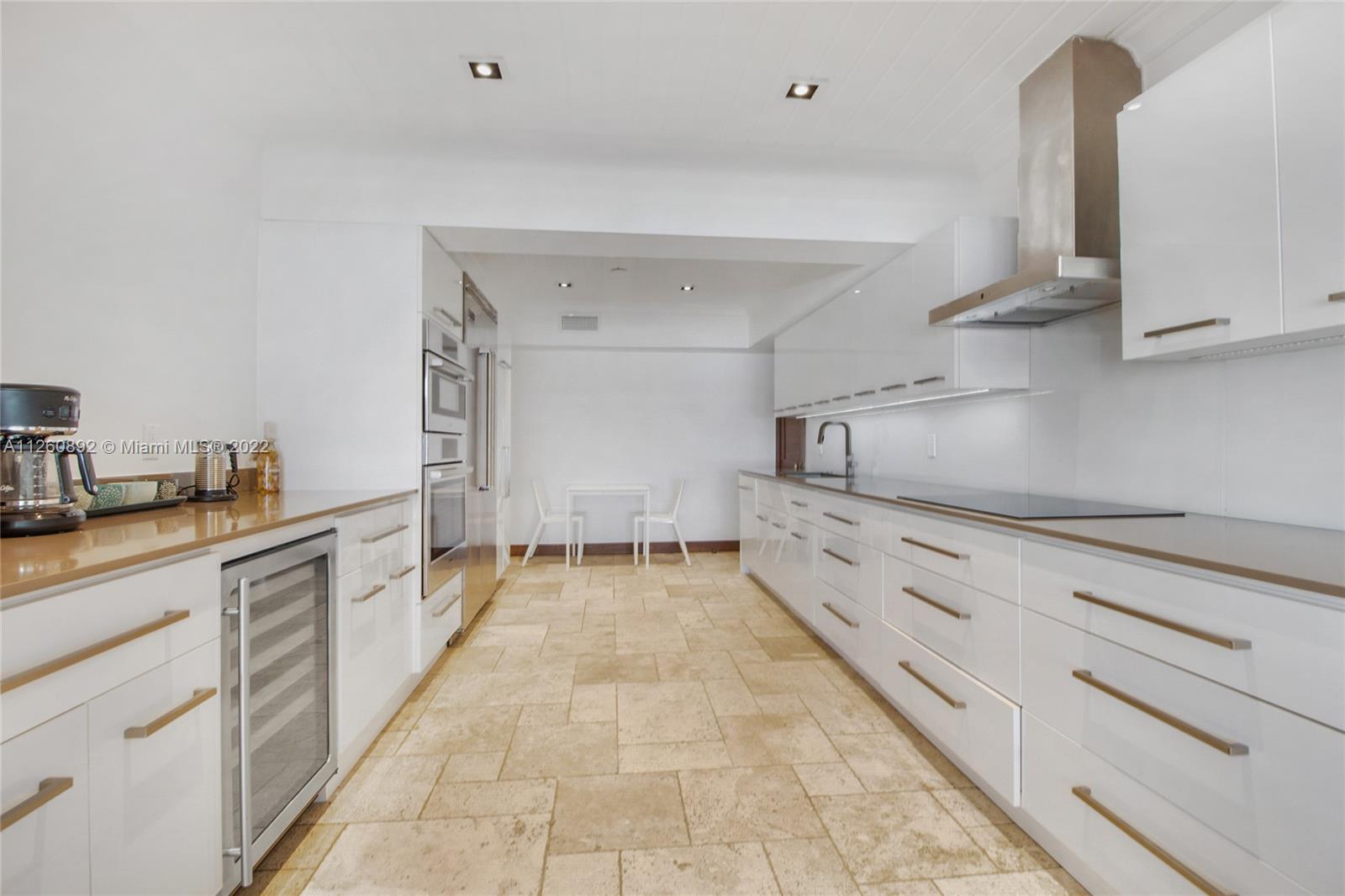 1525 Cleveland Road Miami Beach, FL 33141 - Photo 3 of 24