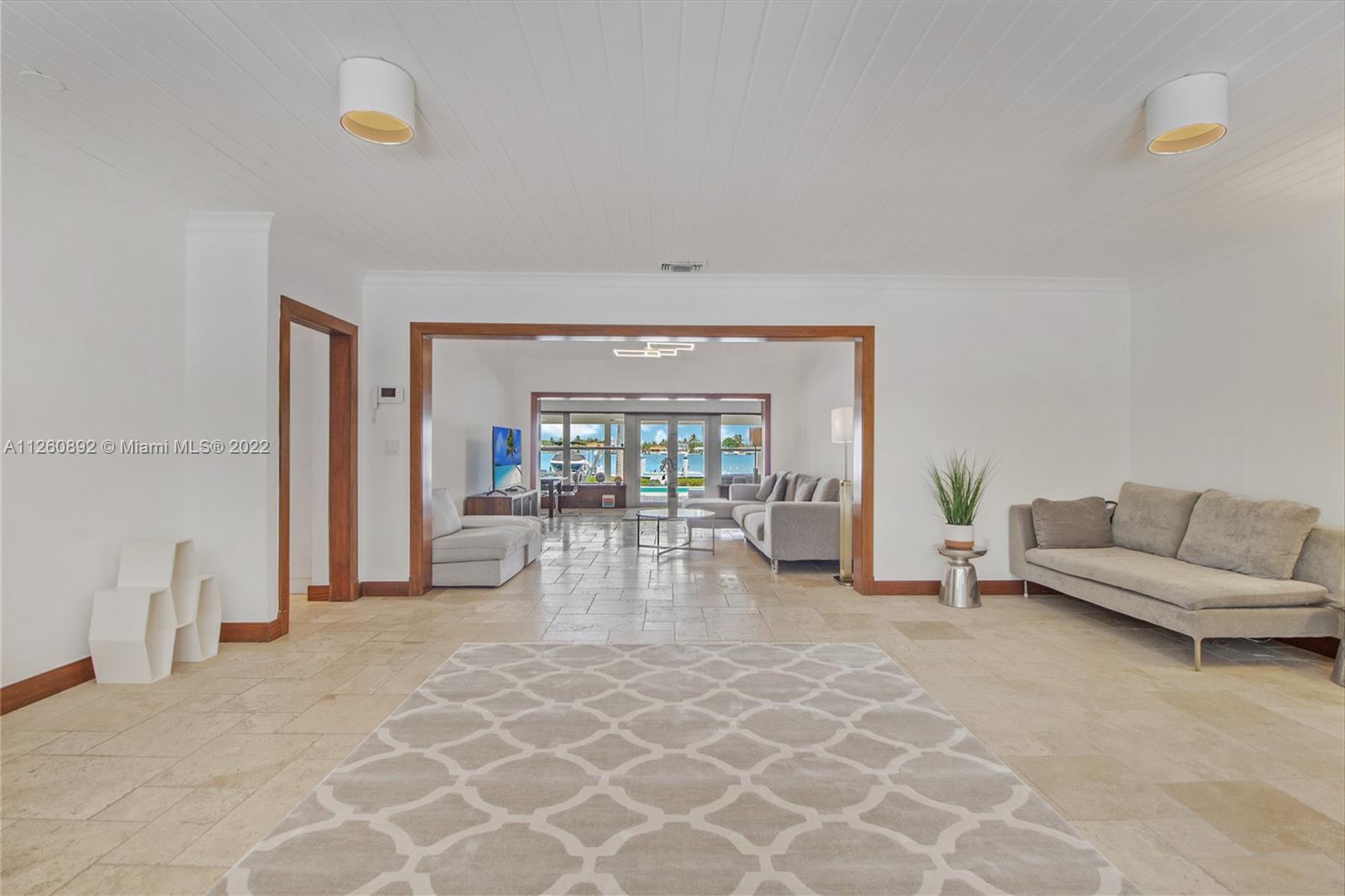 1525 Cleveland Road Miami Beach, FL 33141 - Photo 5 of 24