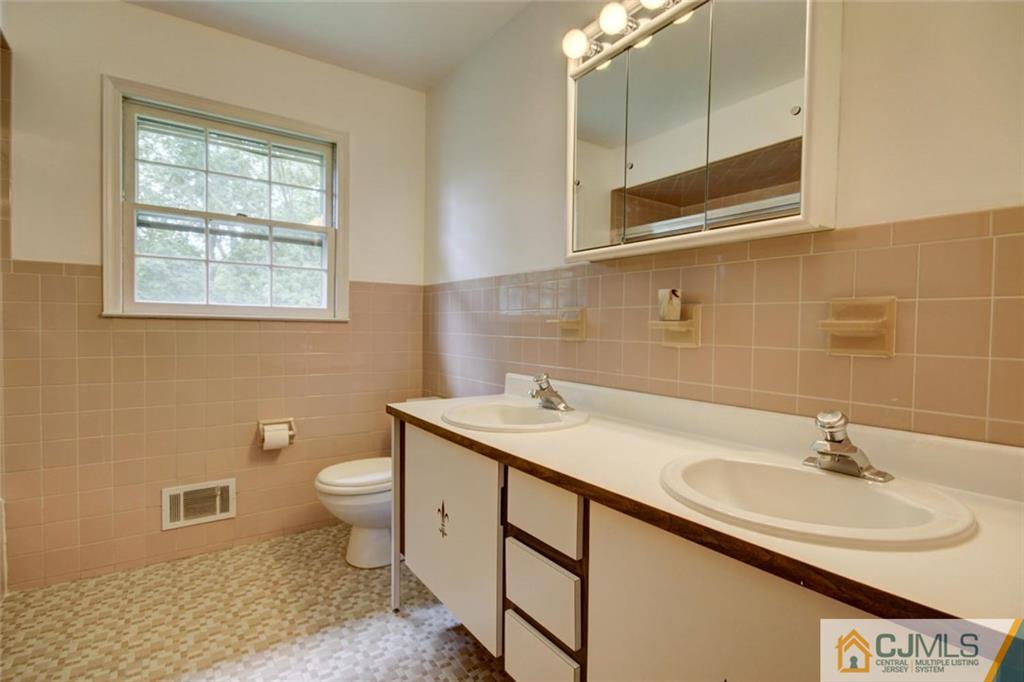 31 Dexter Road East Brunswick, NJ 08816 - Photo 17 of 25 Gallery Image 17