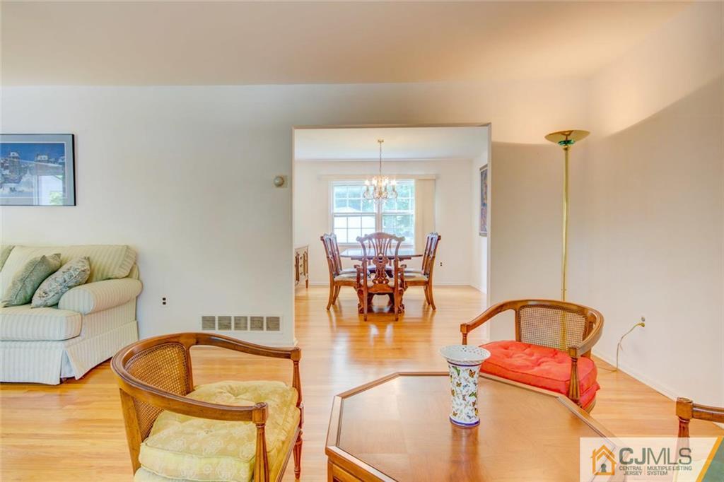 31 Dexter Road East Brunswick, NJ 08816 - Photo 4 of 25 Gallery Image 4