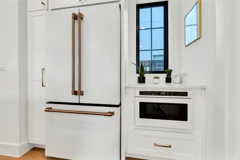 $2,079,000 | 1902 Tillotson Avenue, Austin, TX 78702