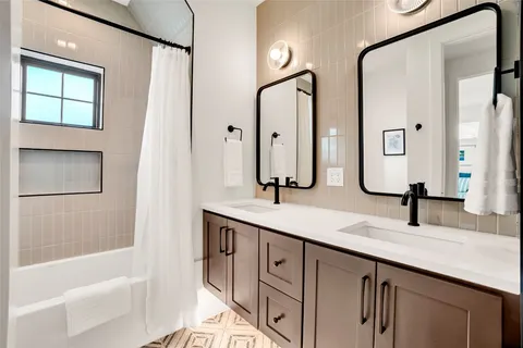 $2,079,000 | 1902 Tillotson Avenue, Austin, TX 78702