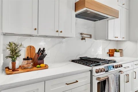 $2,079,000 | 1902 Tillotson Avenue, Austin, TX 78702