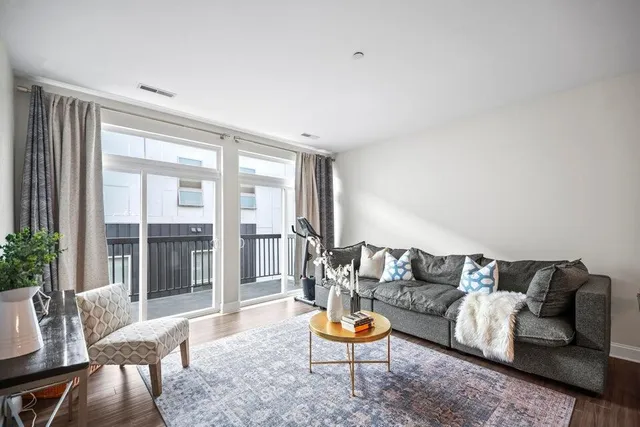 $1,850 | 1905 North Water Street, Unit 401, Milwaukee, WI 53202