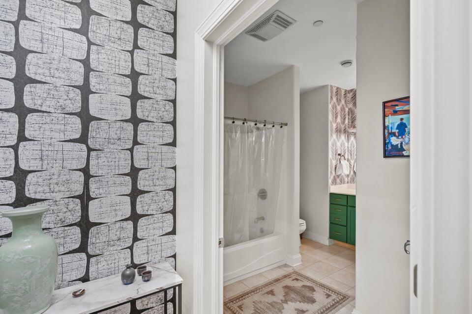 1905 North Water Street, Unit 401 Milwaukee, WI 53202 - Photo 27 of 43 Bathroom Entry