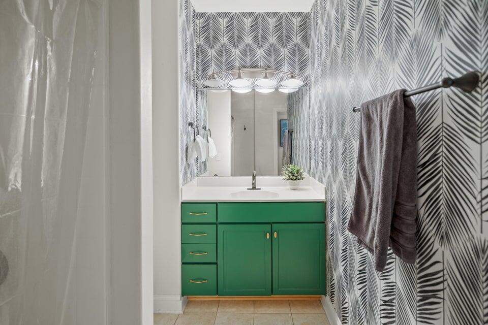 1905 North Water Street, Unit 401 Milwaukee, WI 53202 - Photo 29 of 43 Full Bath