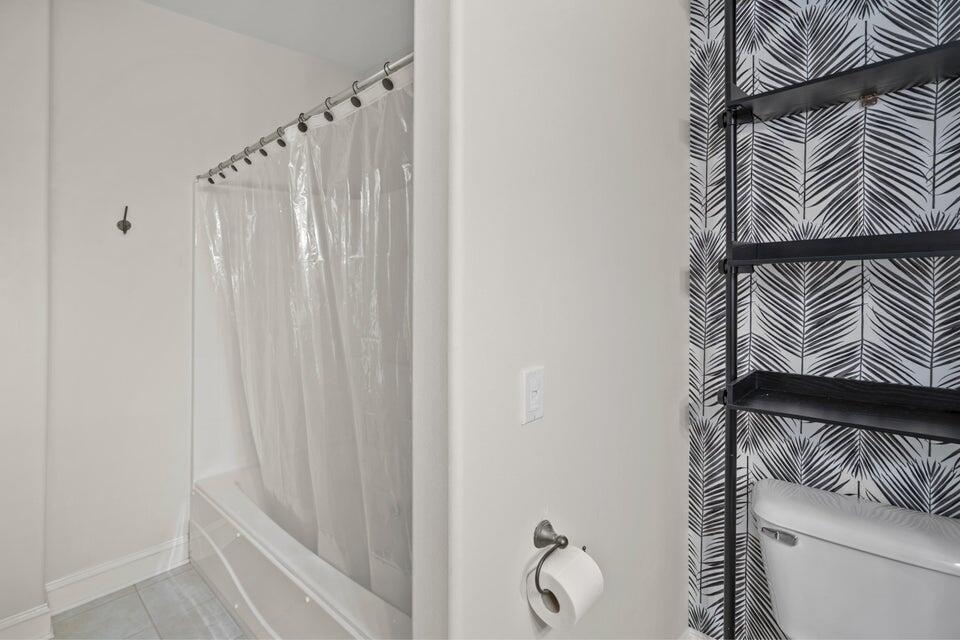 1905 North Water Street, Unit 401 Milwaukee, WI 53202 - Photo 30 of 43 Full Bath