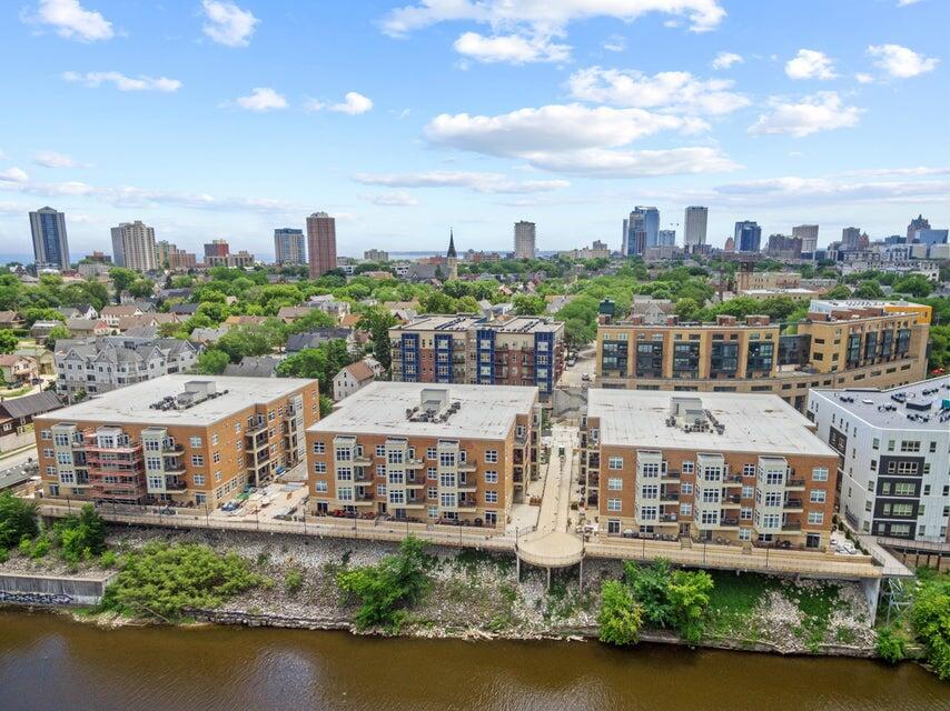 1905 North Water Street, Unit 401 Milwaukee, WI 53202 - Photo 36 of 43 Desirable East Side Location