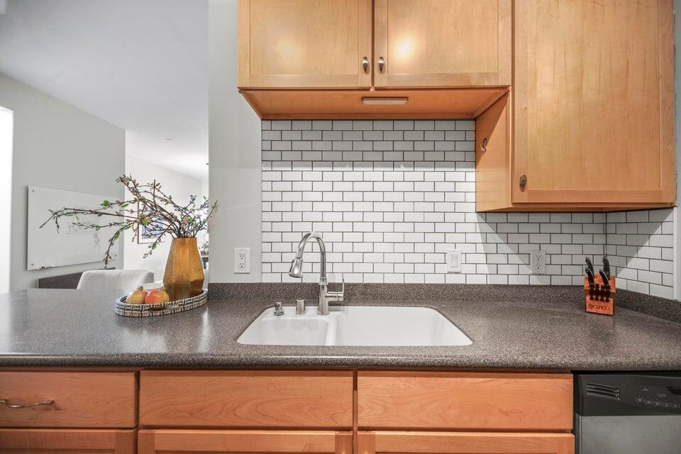 1905 North Water Street, Unit 401 Milwaukee, WI 53202 - Photo 4 of 43 Kitchen