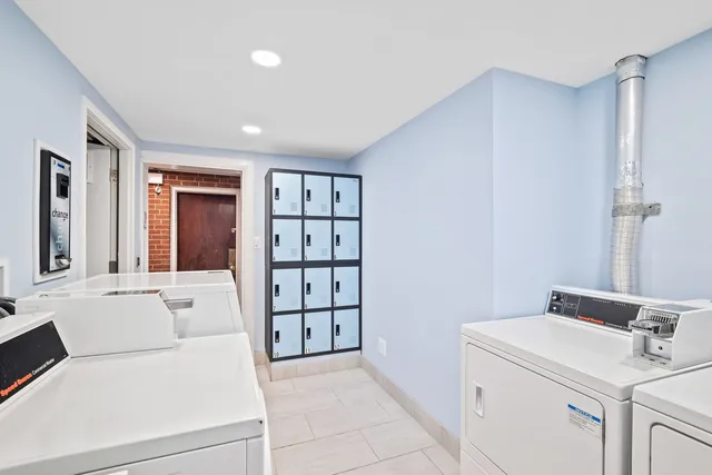 $2,000 | 8440 West 95th Street, Unit 12, Hickory Hills, IL 60457