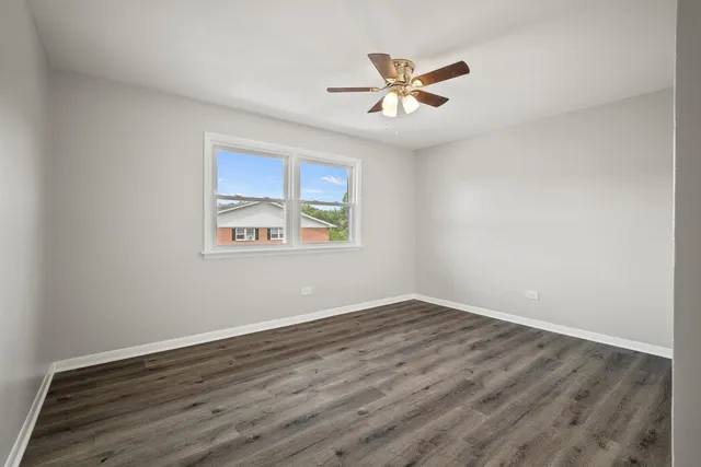 $2,000 | 8440 West 95th Street, Unit 12, Hickory Hills, IL 60457