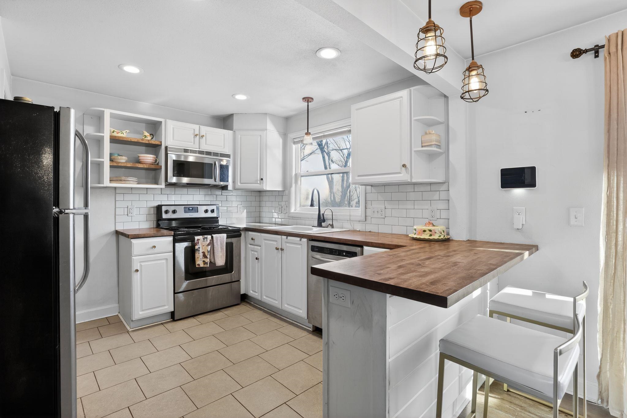 1429 Mac Arthur Road Madison, WI 53714 - Photo 18 of 31