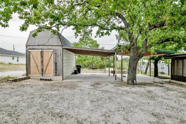 $1,800 | 5711 Flint Drive, Granbury, TX 76048