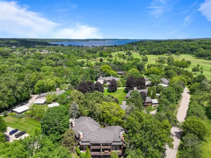 $555,000 | 930 Alpine Drive, Unit PP2, Fontana, WI 53125
