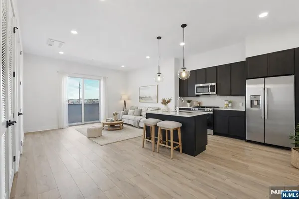 $3,150 | 487 Market Street, Unit 203, Saddle Brook, NJ 07663