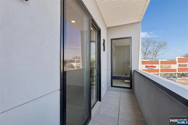 $3,150 | 487 Market Street, Unit 203, Saddle Brook, NJ 07663