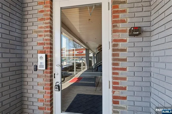 $3,150 | 487 Market Street, Unit 203, Saddle Brook, NJ 07663