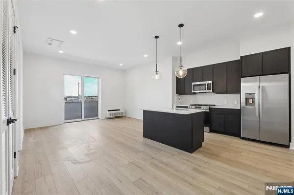 $3,150 | 487 Market Street, Unit 203, Saddle Brook, NJ 07663