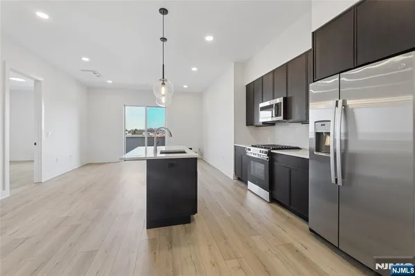 $3,150 | 487 Market Street, Unit 203, Saddle Brook, NJ 07663