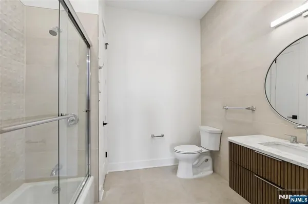 $3,150 | 487 Market Street, Unit 203, Saddle Brook, NJ 07663
